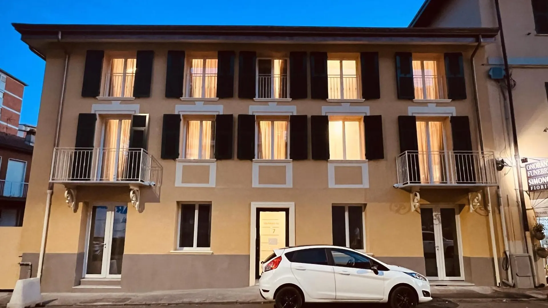 Cinque Terre Hub Suite Art La Spezia 0*,  Italy